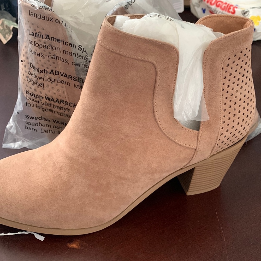 Womens boots never worn